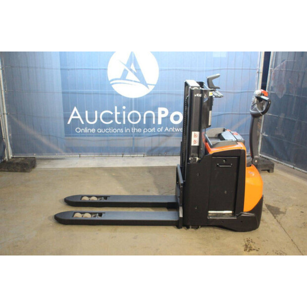 2020 Toyota SWE200D-44904269