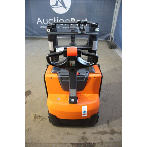 2020 Toyota SWE200D-44904271