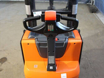 2020-toyota-swe200d-1404363-44904271