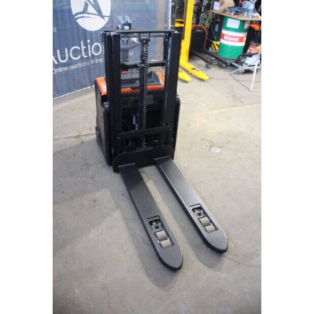 2020 Toyota SWE200D-44904273