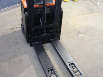 2020-toyota-swe200d-1404363-44904273