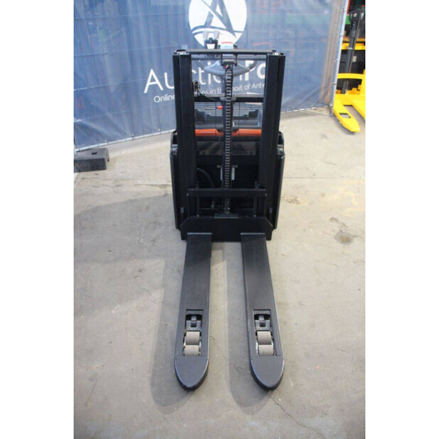 2020 Toyota SWE200D-44904274