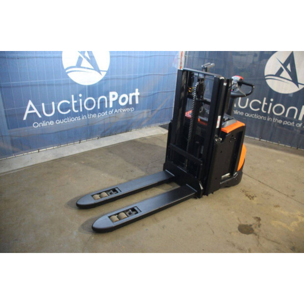 2020 Toyota SWE200D-44904275