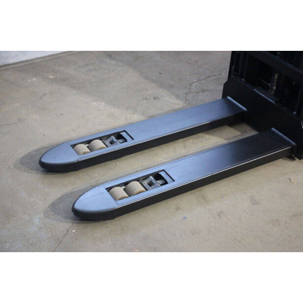 2020 Toyota SWE200D-44904276