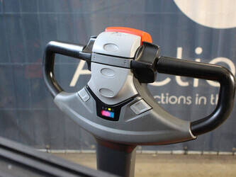 2020-toyota-swe200d-1404363-44904281