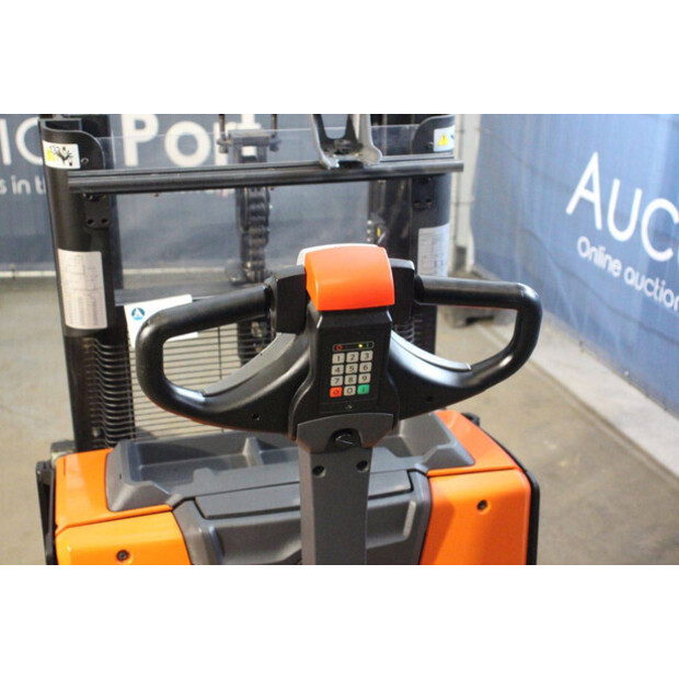 2020 Toyota SWE200D-44904282