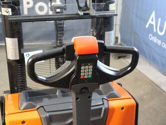 2020-toyota-swe200d-1404363-44904282