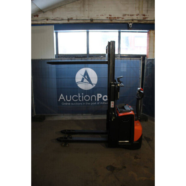 2020 Toyota SWE200D-44904289