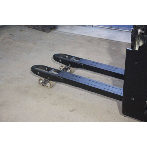 2020 Toyota SWE200D-44904292