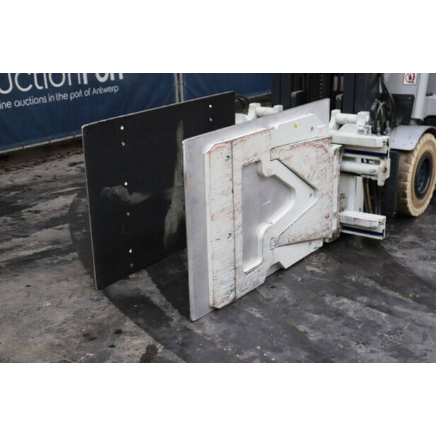 2020 Still RX60-25-44905187