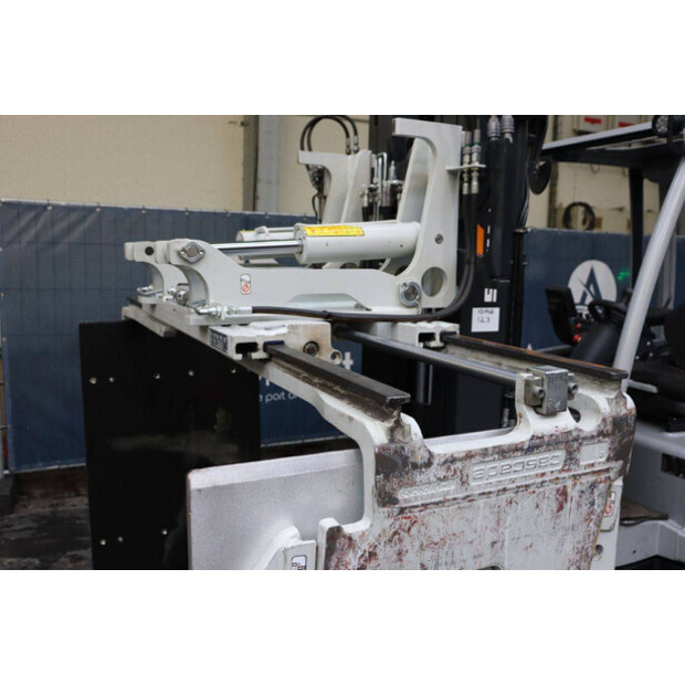 2020 Still RX60-25-44905227