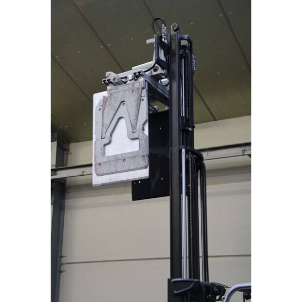 2020 Still RX60-25-44905232