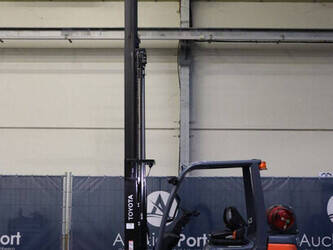 2024-toyota-02-8fgf20-44905304