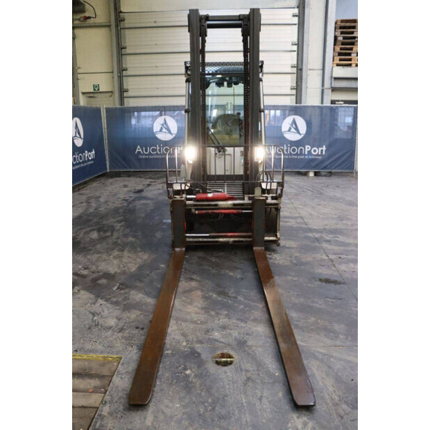 2019 Still RX70-40-44905356