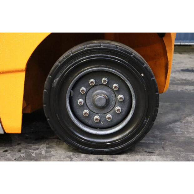 2019 Still RX70-40-44905368