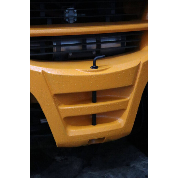 2019 Still RX70-40-44905370