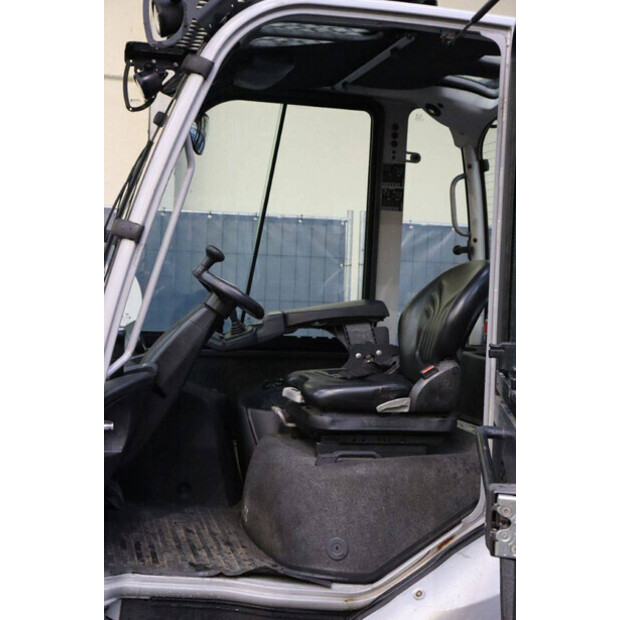 2019 Still RX70-40-44905376