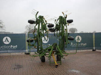 صورة ل معدات الزراعة والغابات 2012 كرون KW 8-82