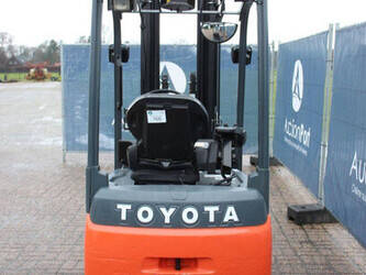 2010-toyota-8fbet16-1404413-44905880