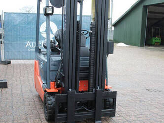 2010-toyota-8fbet16-1404413-44905882