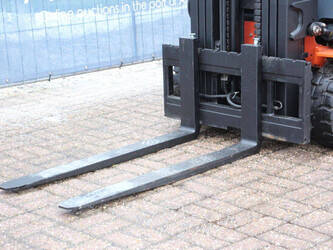 2010-toyota-8fbet16-1404413-44905885