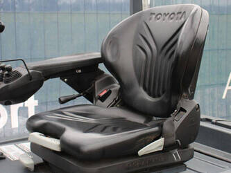 2010-toyota-8fbet16-1404413-44905899