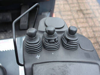 2010-toyota-8fbet16-1404413-44905900