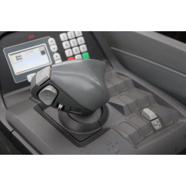 2013 BT RRE140CC-44906828