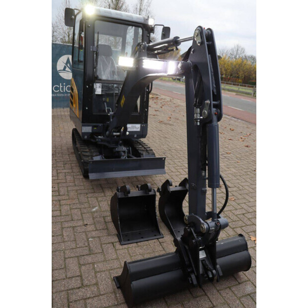 2020 Eurotrac HE18-44907833