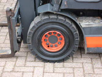 2015-linde-e25-01-1404478-44908125