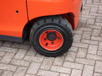 2015-linde-e25-01-1404478-44908127