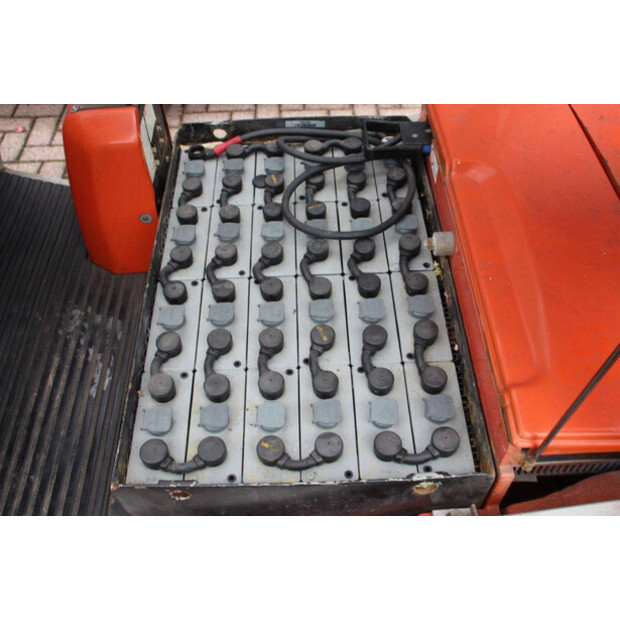 2005 BT CB15T-44908286