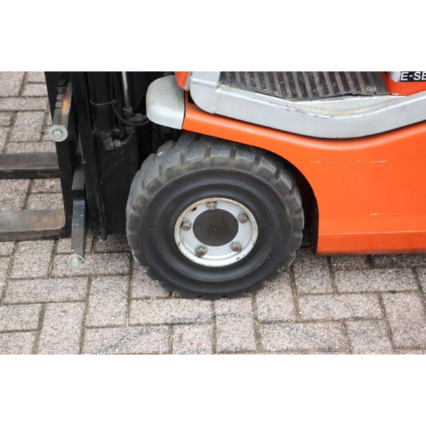 2005 BT CB15T-44908287