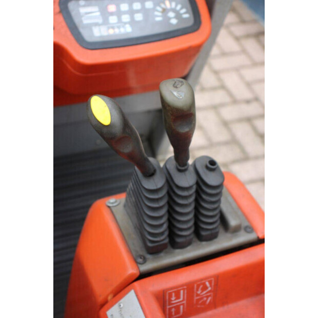 2005 BT CB15T-44908293