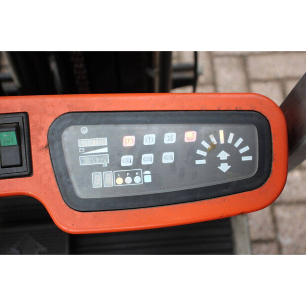 2005 BT CB15T-44908294