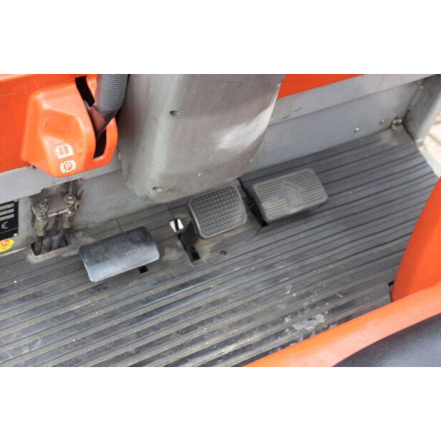 2005 BT CB15T-44908296