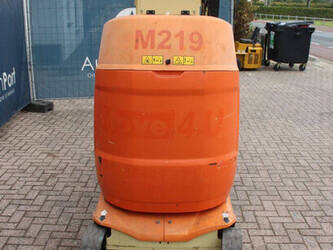 2011-jlg-toucan-10e-1404484-44908310