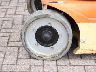 2011-jlg-toucan-10e-1404484-44908313