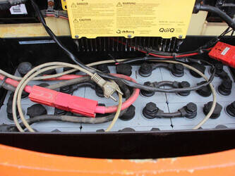 2011-jlg-toucan-10e-1404484-44908315