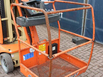 2011-jlg-toucan-10e-1404484-44908316