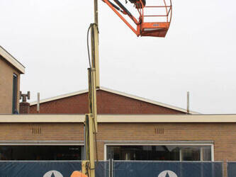 2011-jlg-toucan-10e-1404484-44908321