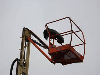 2011-jlg-toucan-10e-1404484-44908323