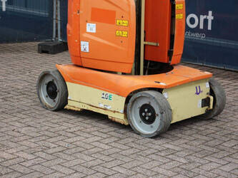 2011-jlg-toucan-10e-1404484-44908324