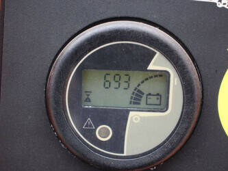 2011-jlg-toucan-10e-1404484-44908326