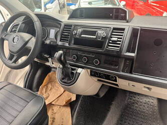 2017-volkswagen-transporter-1404530-44909617