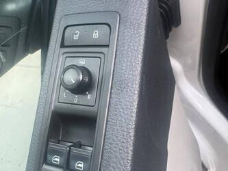 2017-volkswagen-transporter-1404530-44909618