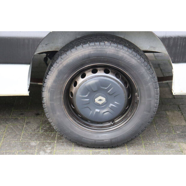 2016 رينو Master-44909745