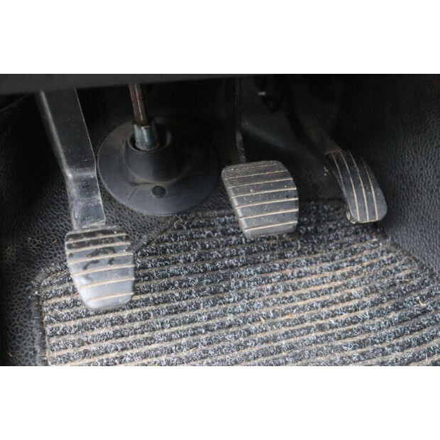 2016 رينو Master-44909752