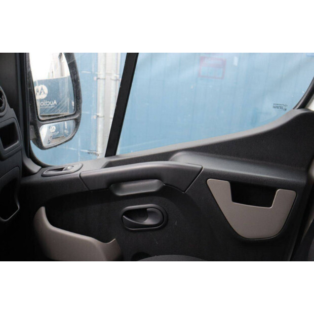 2016 رينو Master-44909755