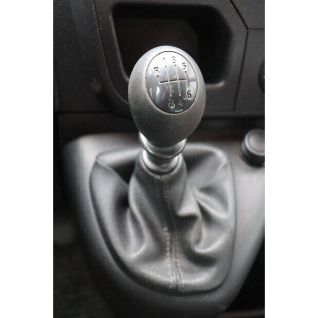 2016 رينو Master-44909756